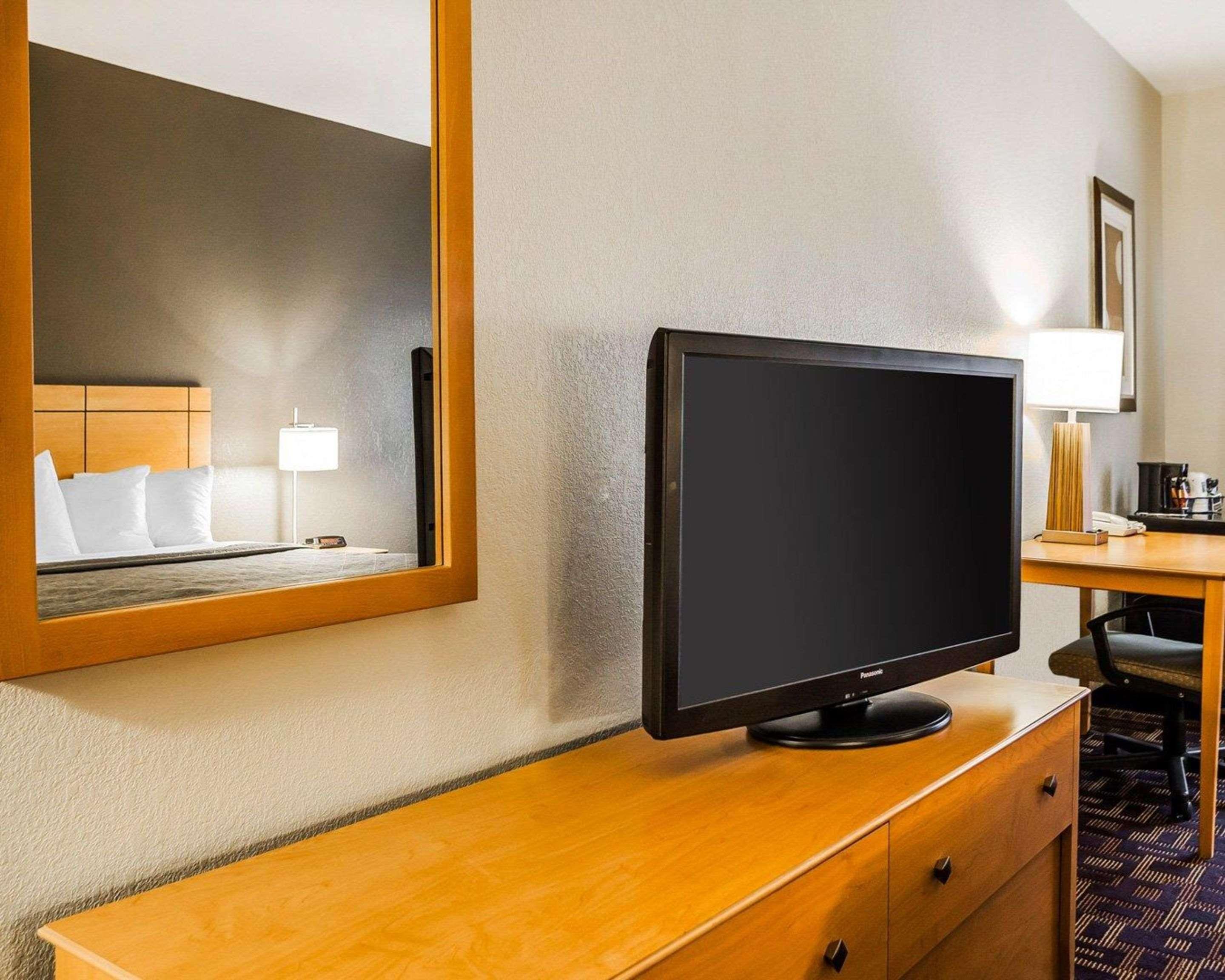Quality Inn & Suites Des Moines Airport Exterior foto