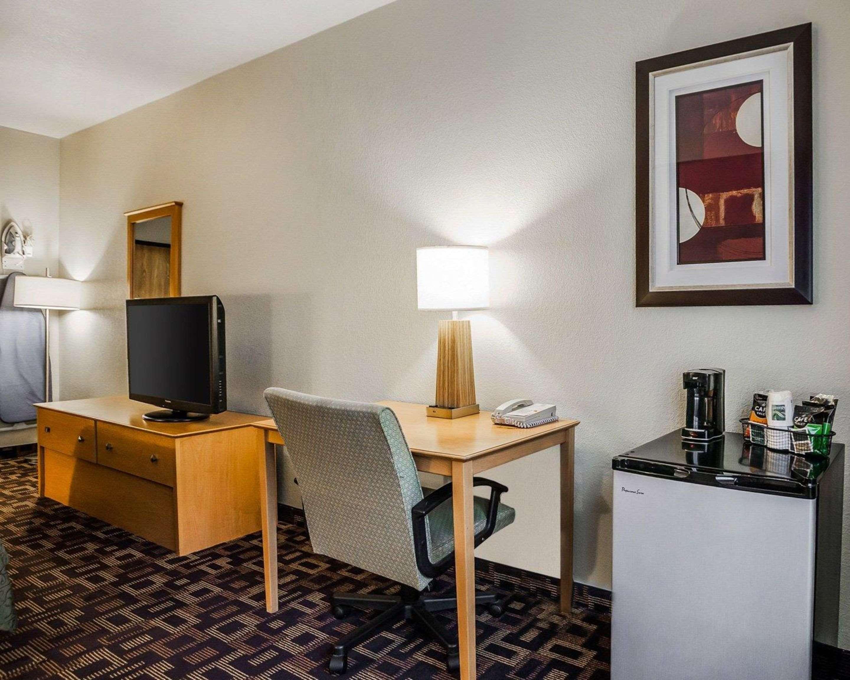 Quality Inn & Suites Des Moines Airport Exterior foto