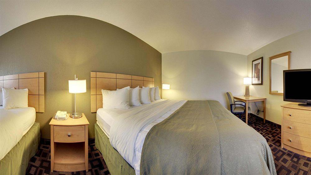 Quality Inn & Suites Des Moines Airport Exterior foto